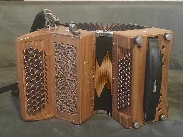 Chaville – Accordéon Chromatique – Do 1 – Basses internationales